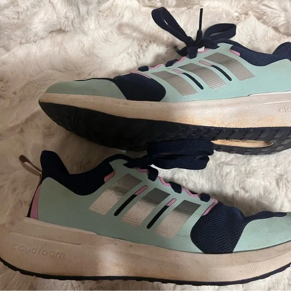 Stylish Navy and Mint Adidas Sneakers - Picture 6 of 6